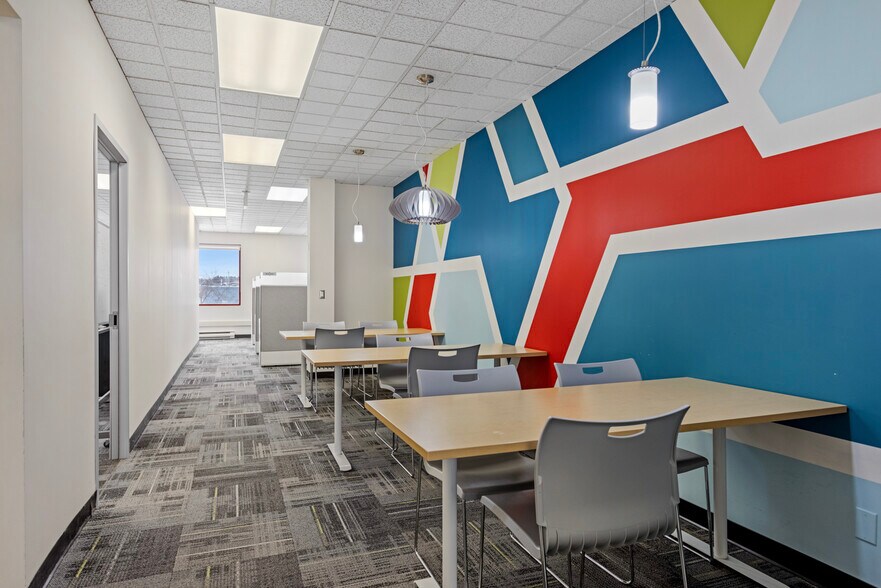 More Photos Of 1011 Polytek St, Ottawa Flex For Sale