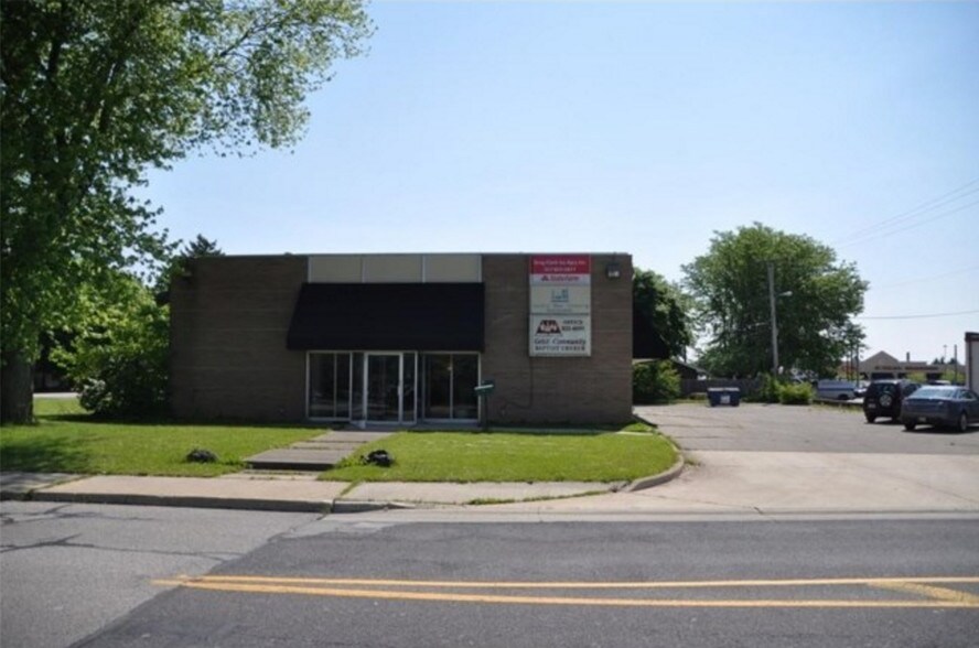 More Photos Of 6335 Oaklandon Rd, Indianapolis Storefront For Sale