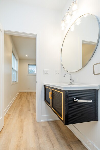 More Photos Of 6050 Eberhart ave, Chicago Apartments For Sale