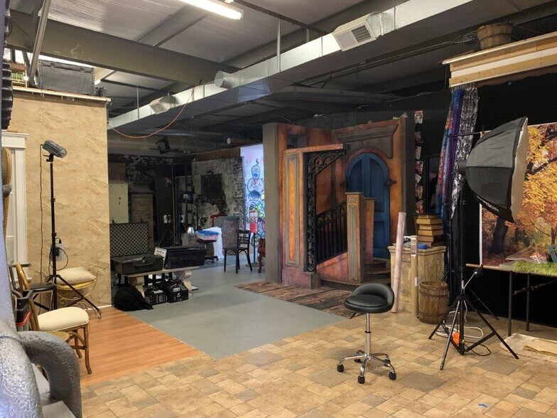 More Photos Of 760 Woodland Dr, Saline Medical For Lease