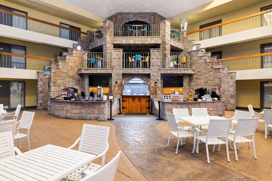 More Photos Of 1244 Canterbury Rd, Shakopee Hotel For Lease