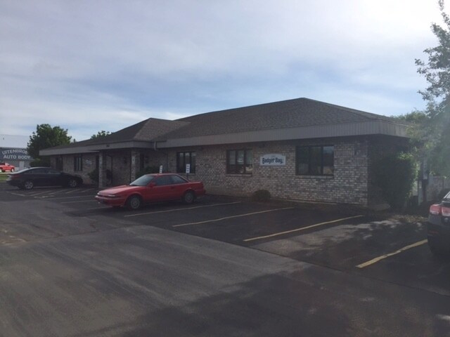 More Photos Of 563 Carter Ct, Kimberly Office For Lease