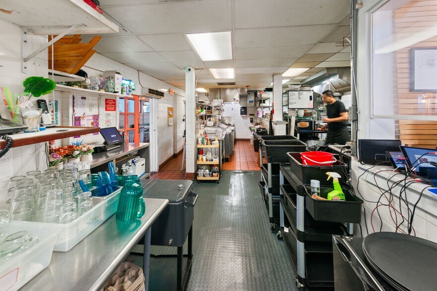 More Photos Of 816 Duval St, Key West Restaurant For Sale