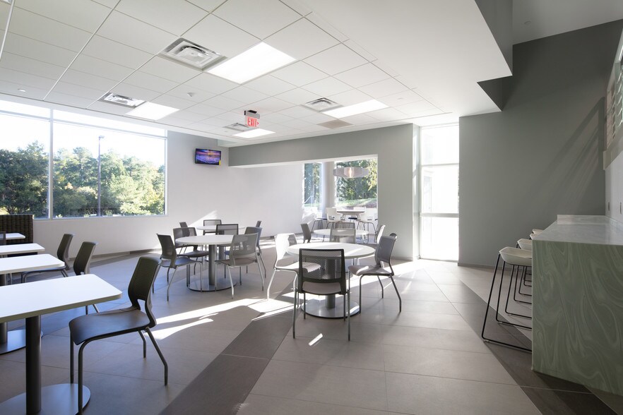 More Photos Of 20 TW Alexander Dr, Research Triangle Pk Research And Development For Lease