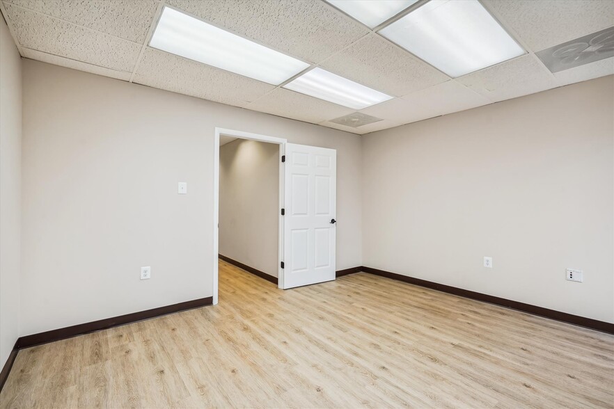 More Photos Of 9522 State Route 29, Fairfax Loft Creative Space For Sale