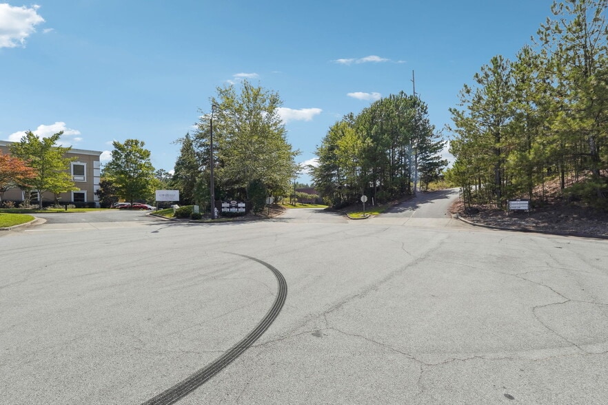 More Photos Of 3760 Peachtree Crest Dr, Duluth Industrial For Sale