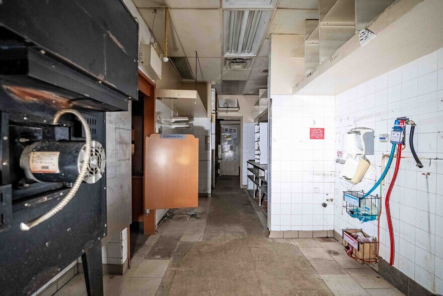 More Photos Of 1181 Notre Dame Av, Sudbury Restaurant For Lease