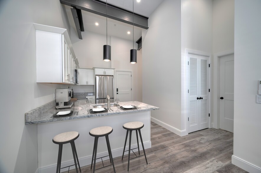 More Photos Of 10 Water St, Plymouth Apartments For Sale