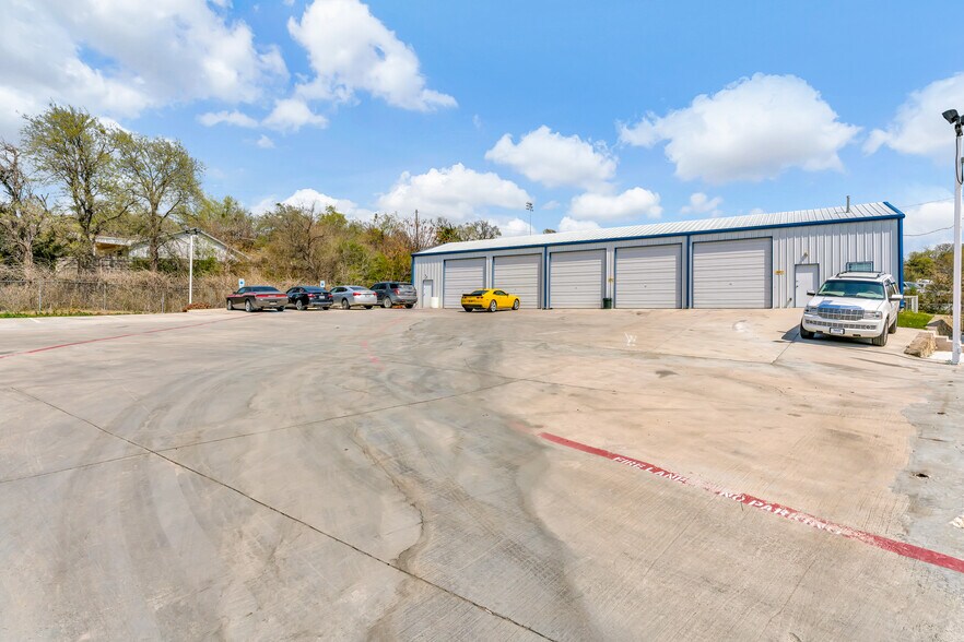 More Photos Of 2104 Jacksboro Hwy, Fort Worth Freestanding For Lease