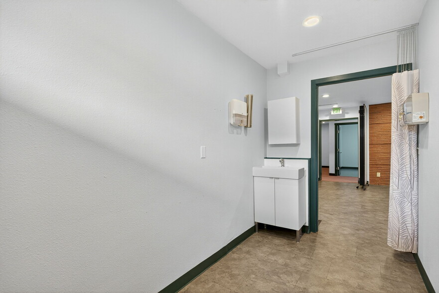 More Photos Of 5311-5315 N Vancouver Ave, Portland Medical For Sale