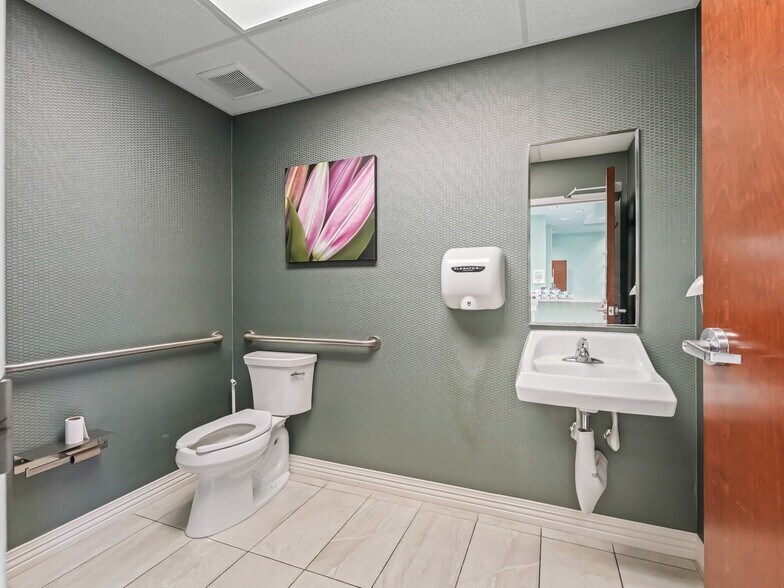 More Photos Of 4636 Bellwether Ln, Oxford Medical For Lease