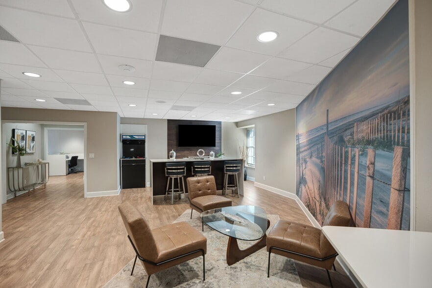 More Photos Of 1505 Tamiami Trl S, Venice Medical For Sale