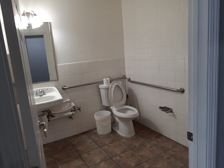 More Photos Of 512-518 S Brookhurst St, Anaheim Storefront For Lease