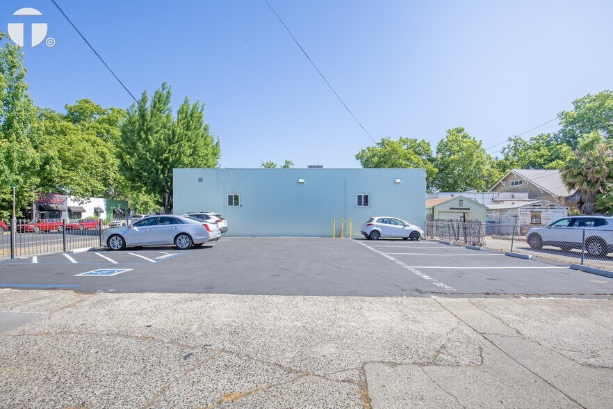 More Photos Of 2409 21st St, Sacramento Freestanding For Lease