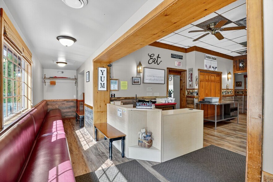 More Photos Of 550 McKeesport Rd, Elizabeth Freestanding For Sale