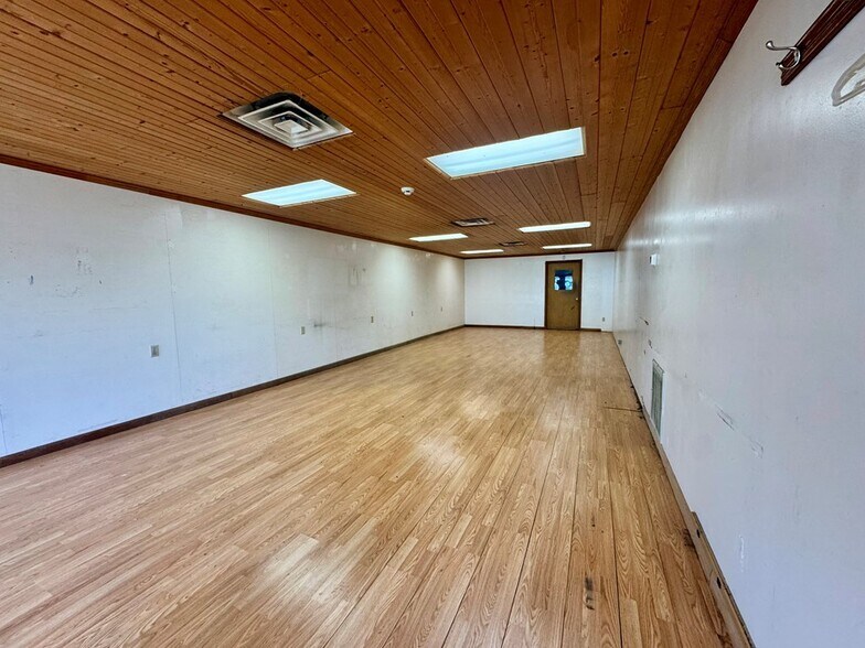 More Photos Of 868 State Route 3 and 12, Hinton Flex For Sale