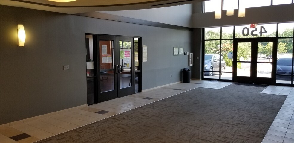 More Photos Of 450 Garrisonville Rd, Stafford Office For Sale