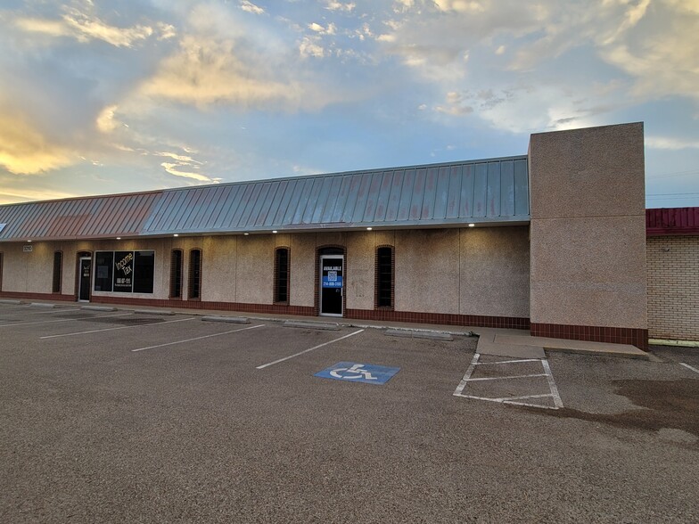 More Photos Of 3206-3212 34th St @ Hartford, Lubbock Storefront Retail Office For Lease