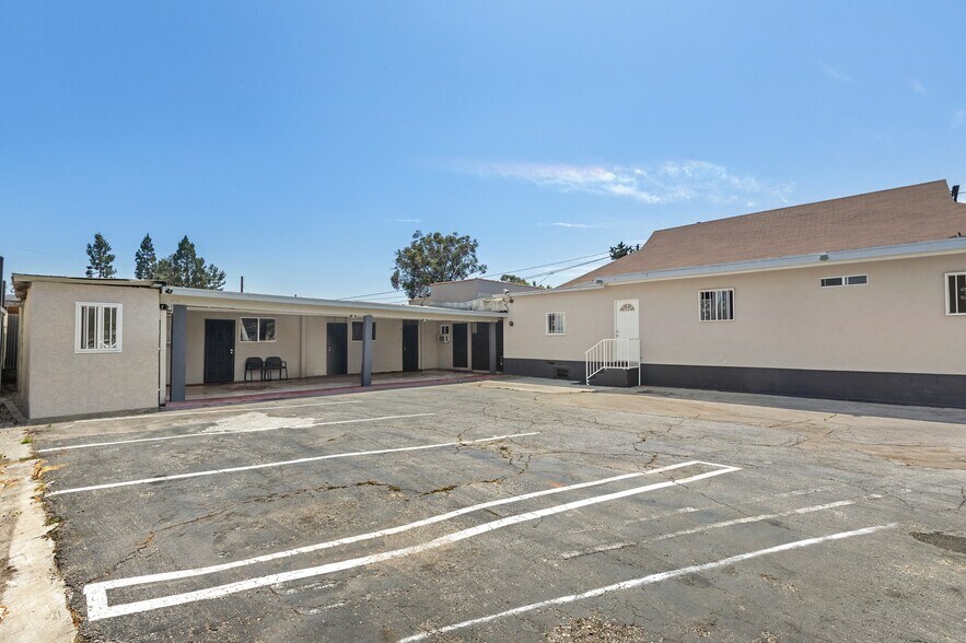 More Photos Of 964 E Jefferson Blvd, Los Angeles Apartments For Sale