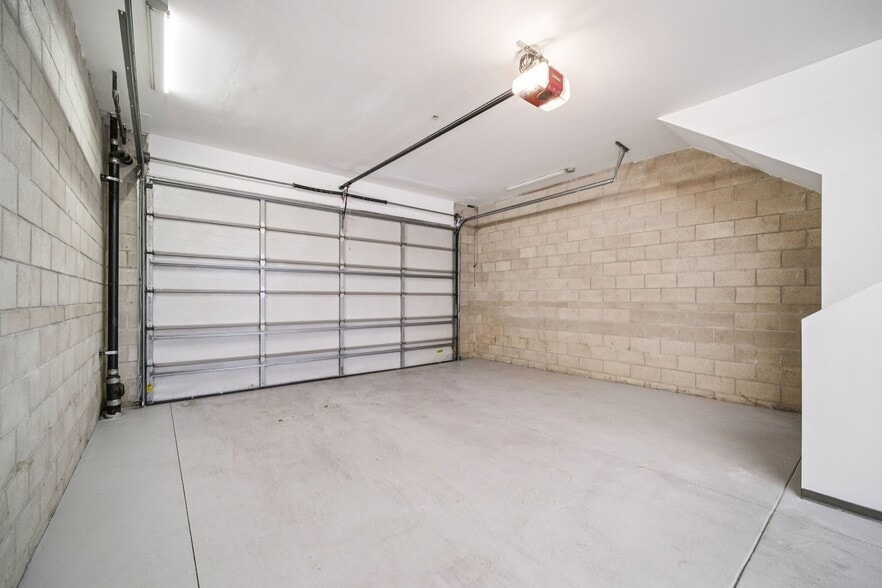 More Photos Of 717 N Highland Ave, Los Angeles Flex For Sale