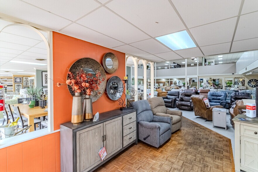 More Photos Of 1521 6th St, Bay City General Retail For Sale