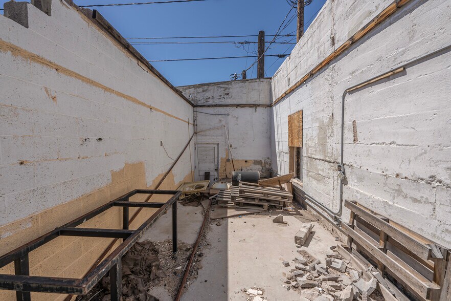 More Photos Of 232 E Beale St, Kingman Storefront For Sale