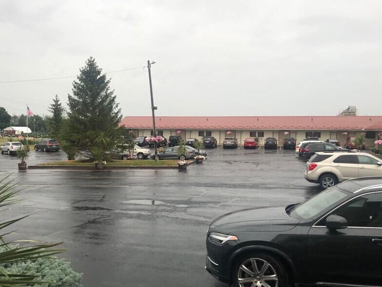 More Photos Of 8500 Road 164, Listowel Hotel For Sale