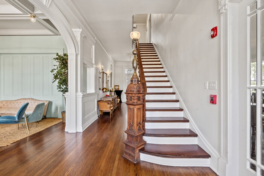 More Photos Of 1103 33rd St, Galveston Hotel For Sale