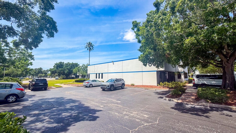 More Photos Of 7600 Southland Blvd, Orlando Unknown For Lease