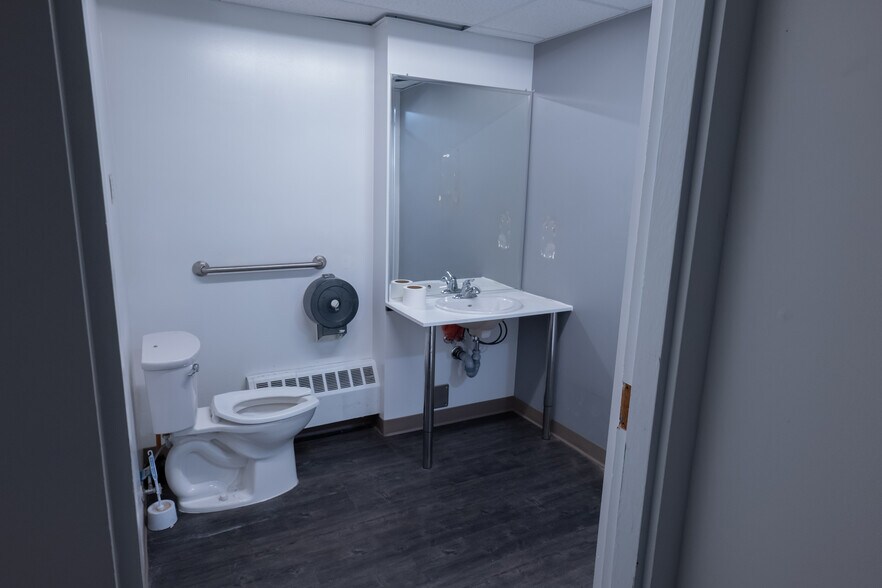 More Photos Of 422 6th St, New Westminster Loft Creative Space For Lease