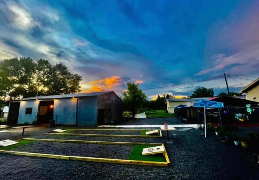 More Photos Of 711 N Steele Ave, Cushing Restaurant For Sale