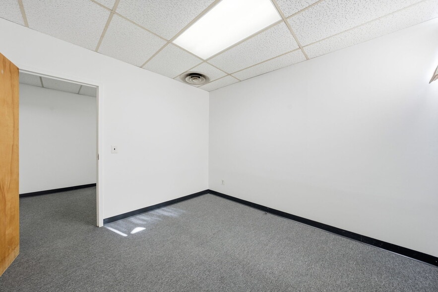 More Photos Of 299 Forest Ave, Paramus Office For Sale