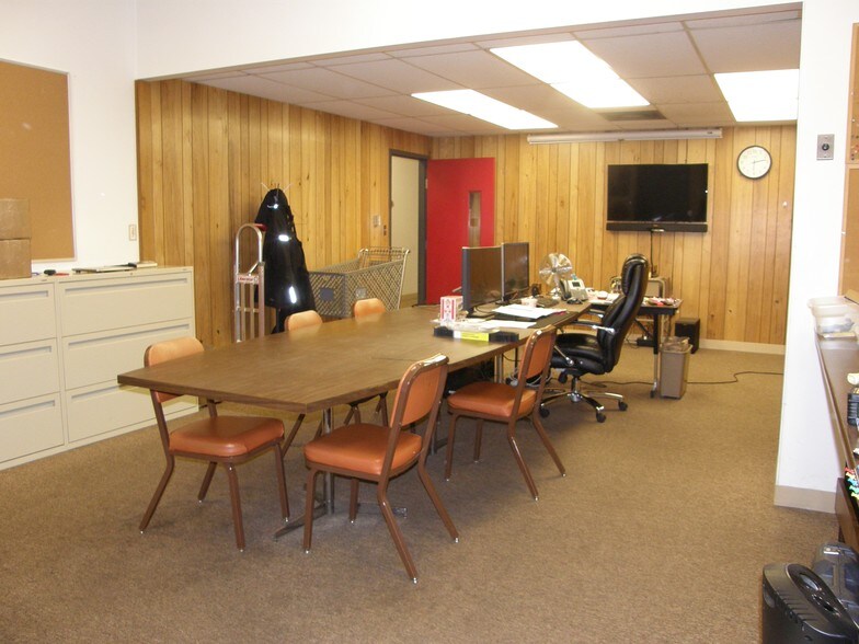 More Photos Of 2112 Industrial Dr, Niles Manufacturing For Sale