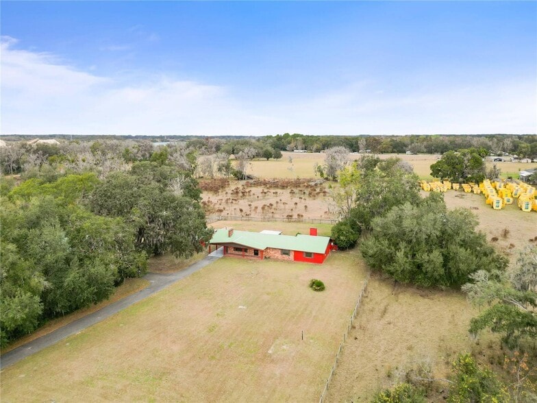 More Photos Of 274 W Kings Hwy, Center Hill Flex For Sale