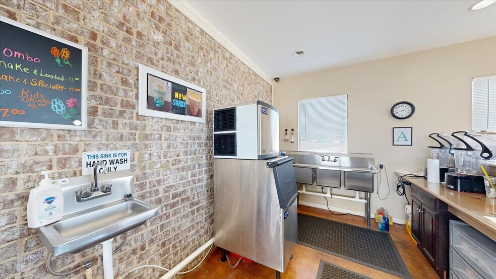 More Photos Of 113 Bo Bo Dr, Crystal Springs Freestanding For Lease