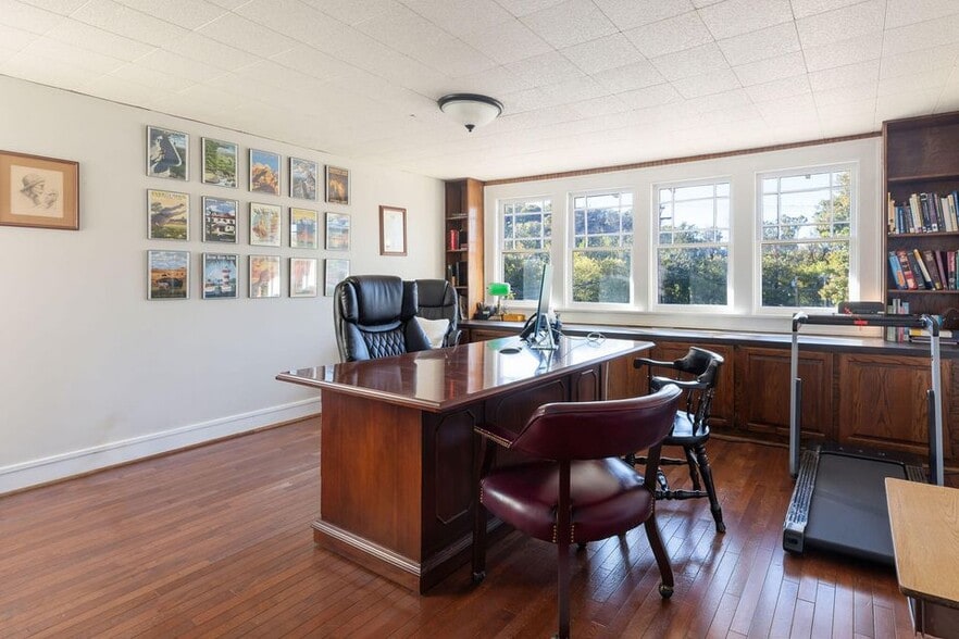 More Photos Of 1405 S Business Highway 65, Hollister Office Residential For Sale