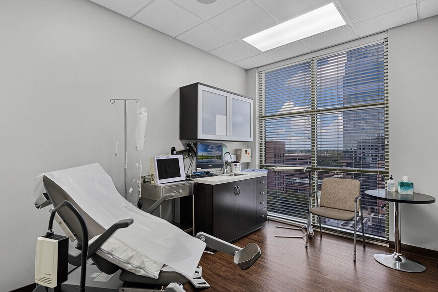 More Photos Of 801-811 N Orange Ave, Orlando Medical For Sale