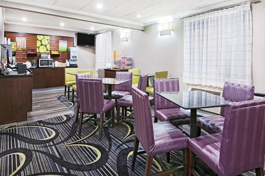 More Photos Of 5215 Interstate 10 E, Baytown Hotel For Sale