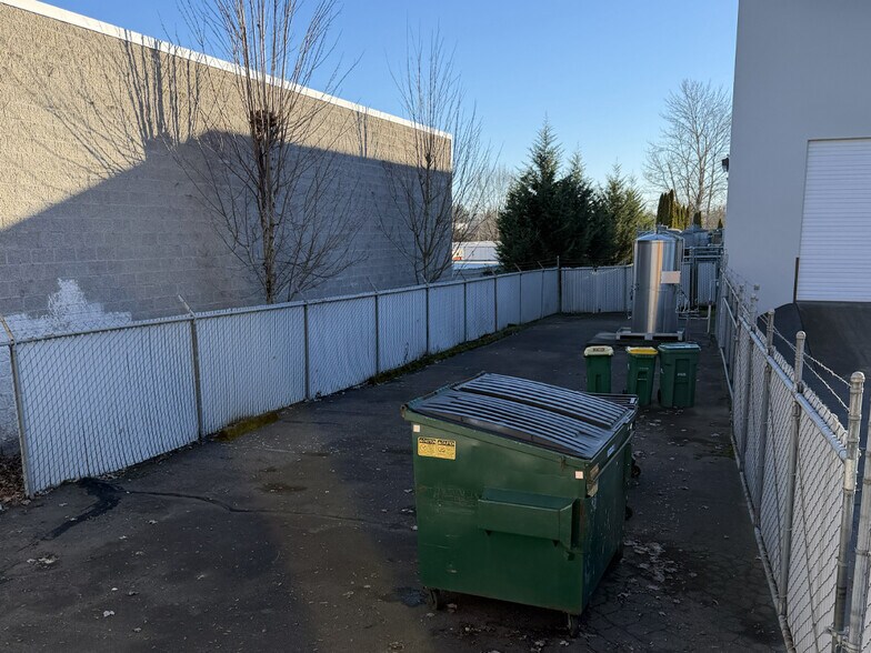 More Photos Of 6750-6770 SW 111th Ave, Beaverton Warehouse For Lease