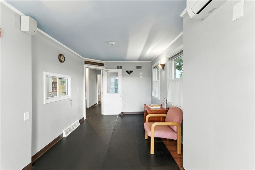 More Photos Of 2789 Post Rd, Warwick Office Residential For Sale