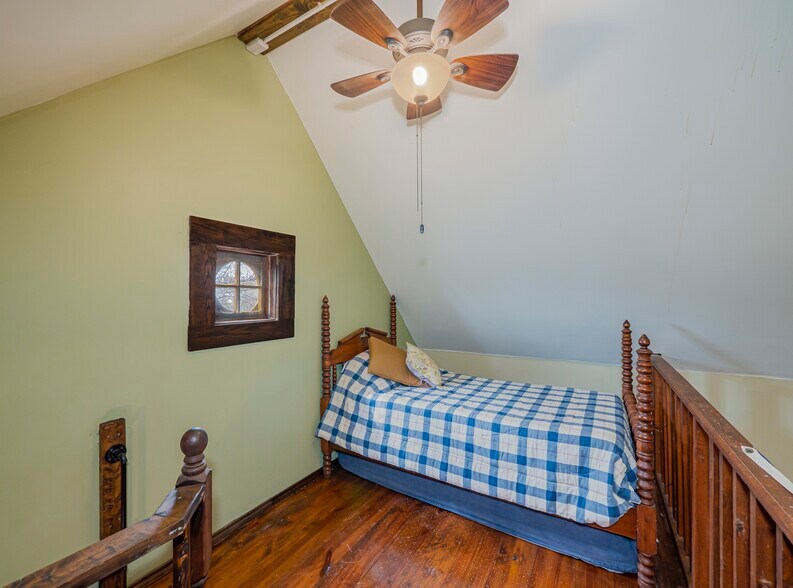 More Photos Of 1307 Wright St, Llano Freestanding For Sale