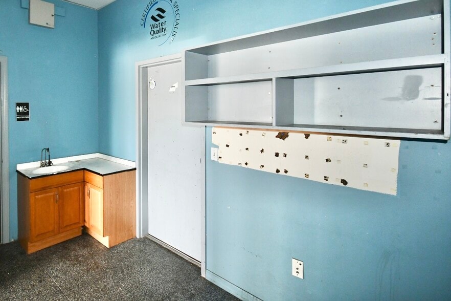 More Photos Of 17218 Toledo Blade Blvd, Port Charlotte Unknown For Lease