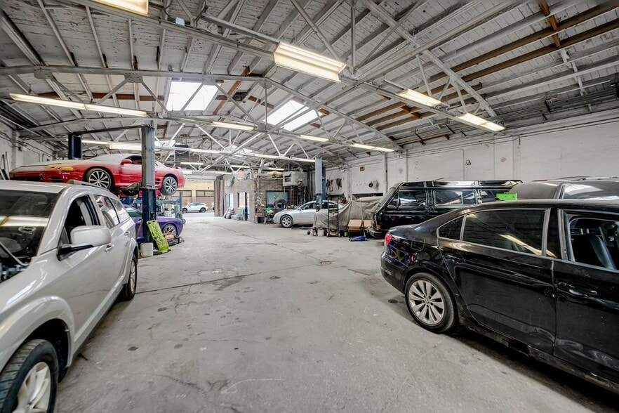 More Photos Of 3233-3241 W Cermak Rd, Chicago Auto Repair For Sale