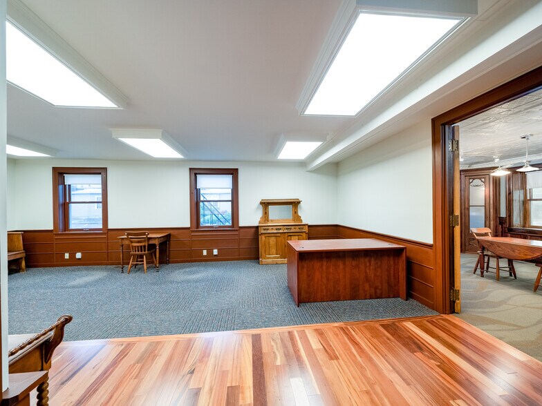 More Photos Of 35 Main St, Scottsville Office For Sale