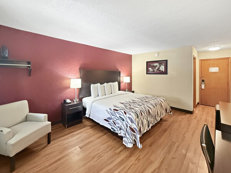 More Photos Of 5020 NE 14th St, Des Moines Hotel For Sale