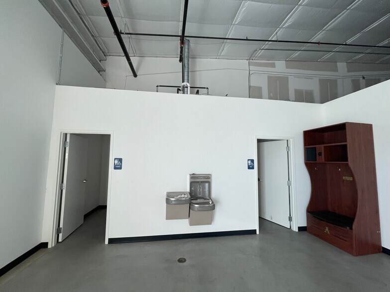 More Photos Of 2192 Express Dr, Jackson Distribution For Lease