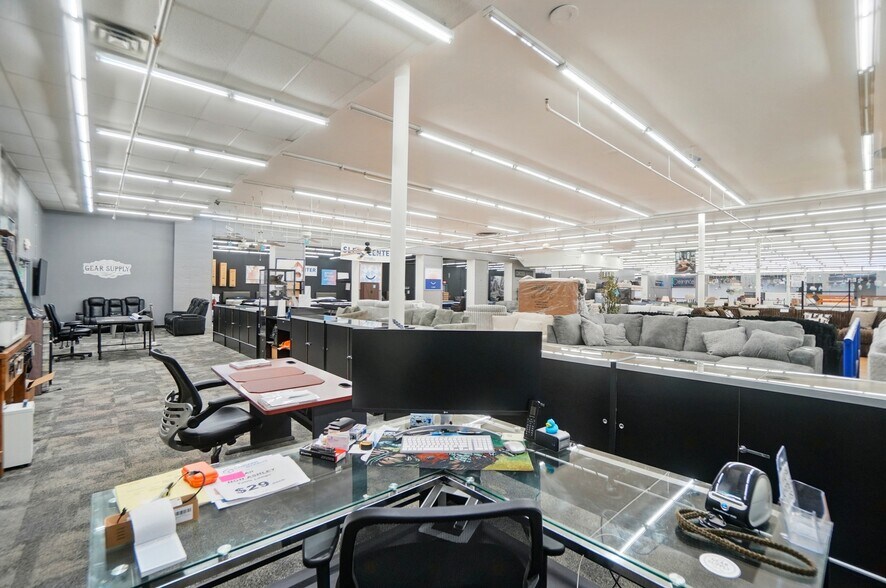 More Photos Of 50 Eswin St, Cincinnati Freestanding For Sale