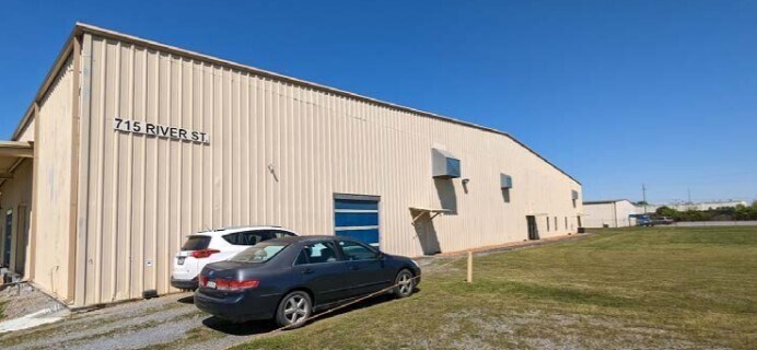 More Photos Of 715 S River Street, Calhoun Warehouse For Lease