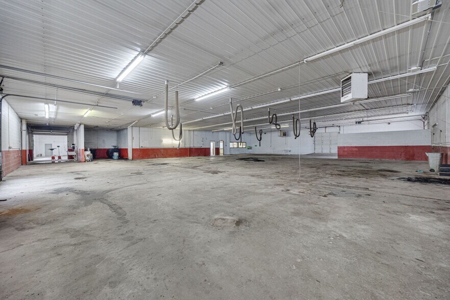 More Photos Of 610 Sainte Genevieve Dr, Sainte Genevieve Auto Dealership For Sale