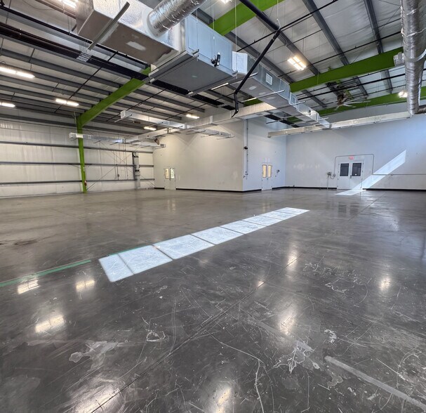 More Photos Of 660 Garden Commerce Pky, Winter Garden Warehouse For Sale